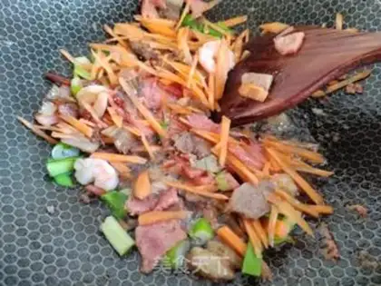 Make Beef sausages, shrimp sprouts step 3