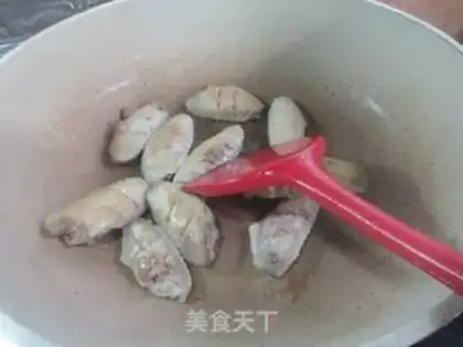 Make The yellow fish are burning chicken wings step 5