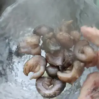 Make The Western celery core is working on the sea cucumber step 2