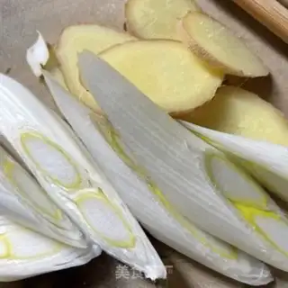 Make Clean up the radish and lamb soup step 2