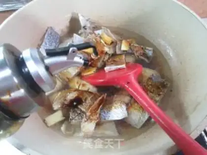 Make The yellow fish are burning chicken wings step 8
