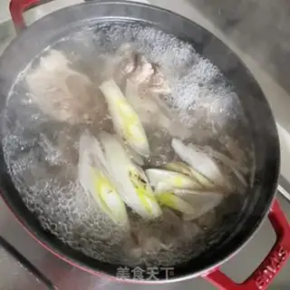Make Clean up the radish and lamb soup step 4