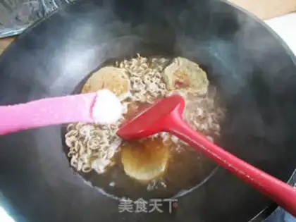 Make Fried chicken spinach noodles step 3