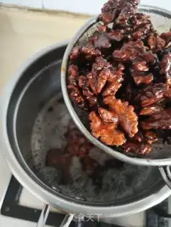 Make Amber walnuts step 6