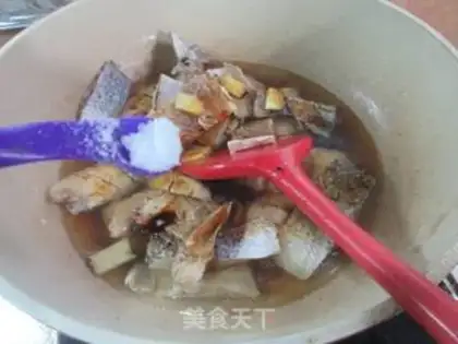 Make The yellow fish are burning chicken wings step 9