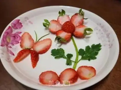 Make ♪ Flowers with rich strawberries ♪ step 4