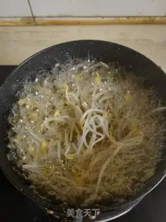 Make Egg bean sprouts step 1