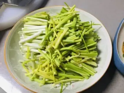 Make Garlic fried meat step 1