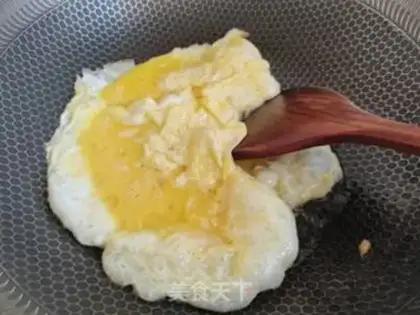 Make Spinach fried eggs step 1