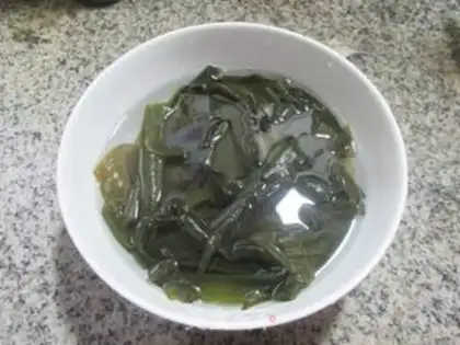 Make Shrimp dry skirts with wheat noodles step 1