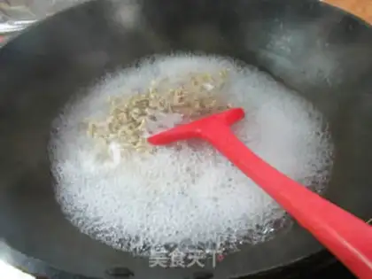 Make Shrimp dry skirts with wheat noodles step 2