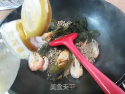 Make Shrimp dry skirts with wheat noodles step 4