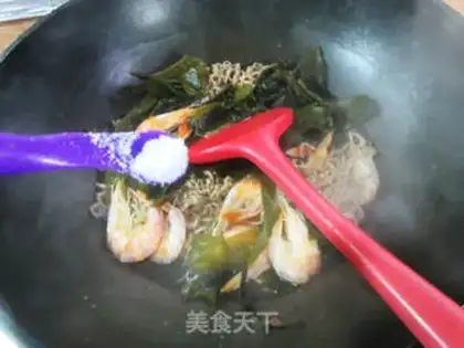 Make Shrimp dry skirts with wheat noodles step 5
