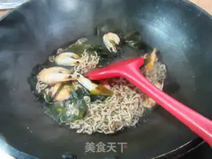 Make Shrimp dry skirts with wheat noodles step 6