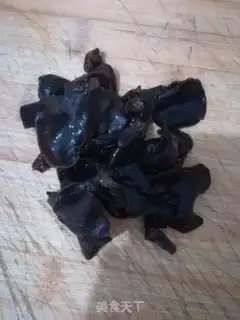 Make walnut luminous ear steamed eggs step 0