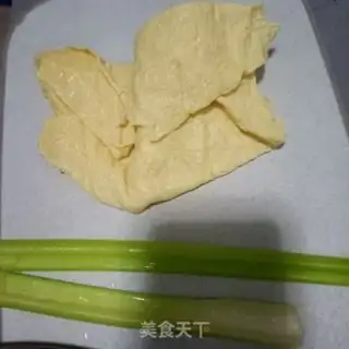 Make Chicken-legged celery with soybeans step 0