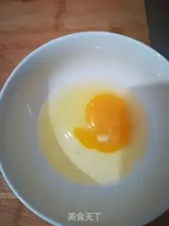 Make walnut luminous ear steamed eggs step 2