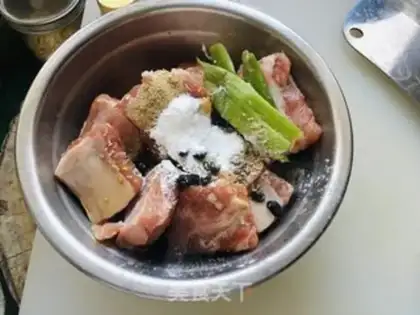 Make Bean evaporated ribs step 1