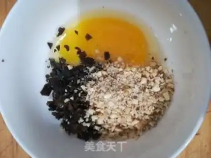 Make walnut luminous ear steamed eggs step 3