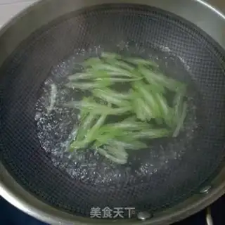 Make Chicken-legged celery with soybeans step 3