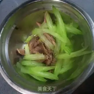 Make Chicken-legged celery with soybeans step 4