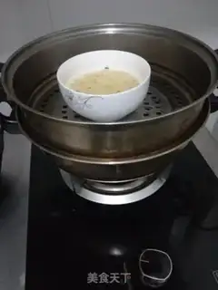 Make walnut luminous ear steamed eggs step 5
