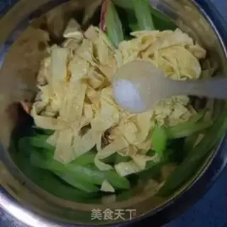 Make Chicken-legged celery with soybeans step 6