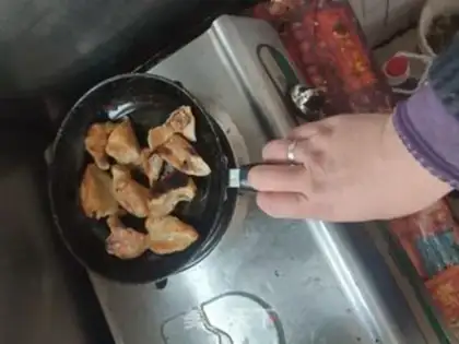 Make Seven stars to fry dumplings step 1