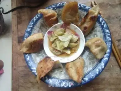 Make Seven stars to fry dumplings step 2