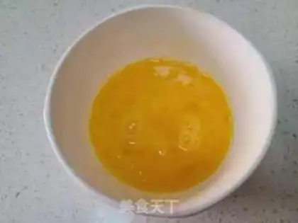 Make Monkey mushrooms, fried eggs step 4