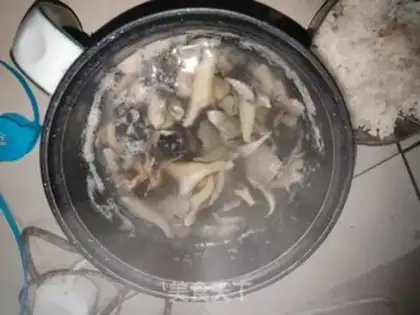 Make Scramble mushrooms step 1