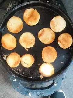 Make Roach and fried eggs step 0