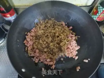 Make The ham sausages are fried step 2