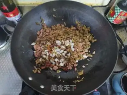 Make The ham sausages are fried step 3