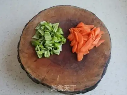 Make Chili fried pork step 1