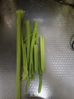 Make Celery fried meat step 1