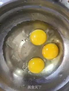 Make Potato laced with eggs for yellow rice cake step 2