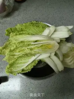 Make Garlic peppers, steamed pink cabbage step 0