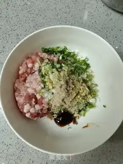 Make Garlic peppers, steamed pink cabbage step 2
