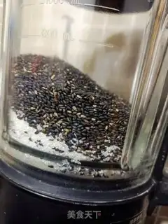 Make Black-sesame-coloured soup step 7