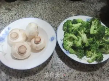 Make Mushrooms and broccoli step 0