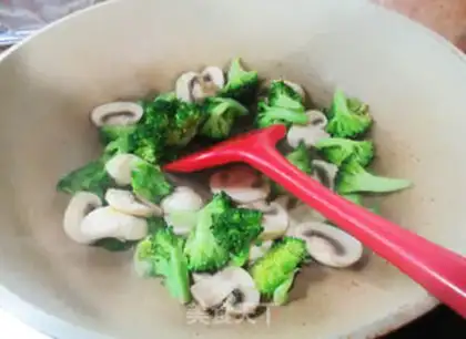 Make Mushrooms and broccoli step 4