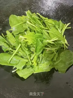 Make Spinach fried eggs step 5