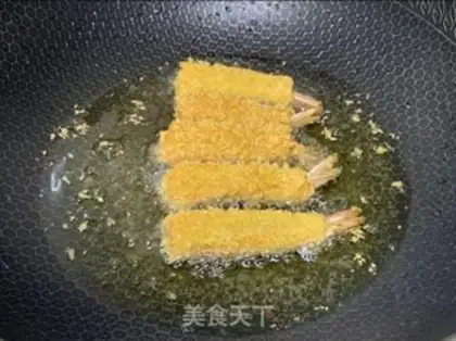 Make Cracker shrimp rolls step 4