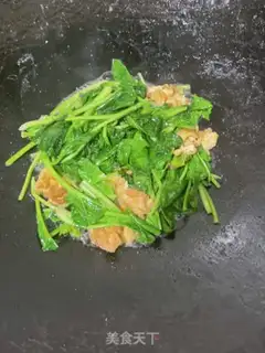 Make Spinach fried eggs step 8