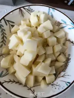 Make Curry chicken and potatoes step 1