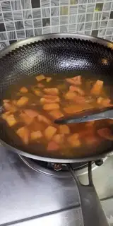Make Potato tomato beef soup step 2