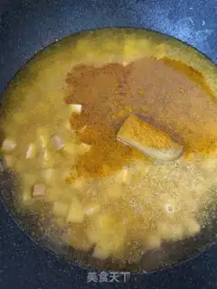 Make Curry chicken and potatoes step 4
