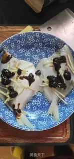 Make Soybeans steamed silverfish step 2