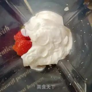 Make Strawberry shakes step 4